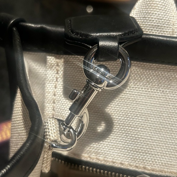 Marc Jacobs THE JACQUARD
MEDIUM TOTE BAG
Non-smoking home 
Excellent condition ! - Picture 13 of 16